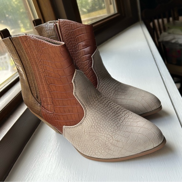 NWOB Cato Comfort Boots - Picture 5 of 7